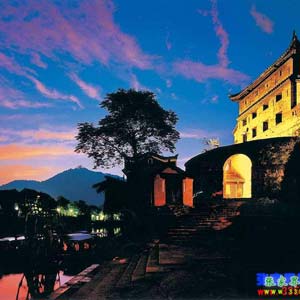 喜樂L線：天門山、張家界、袁家界、猛洞河、鳳凰古城超經(jīng)典五日游